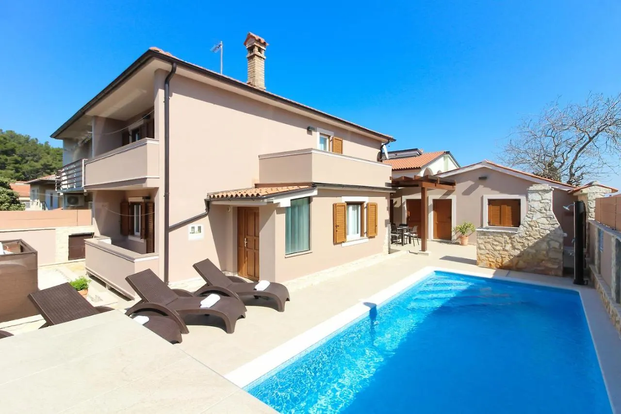 Beautiful Villa Magnifica With Private Pool In Pula