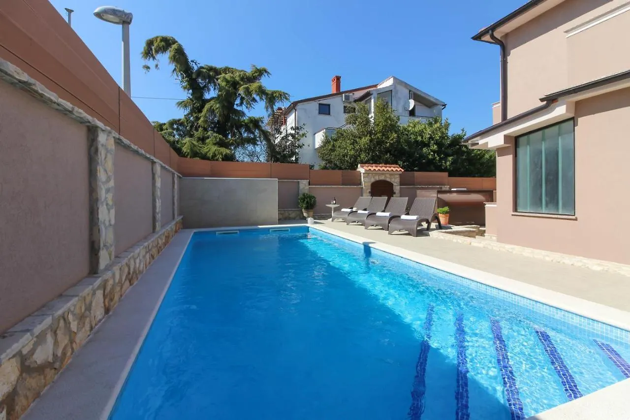 Beautiful Villa Magnifica With Private Pool In Pula