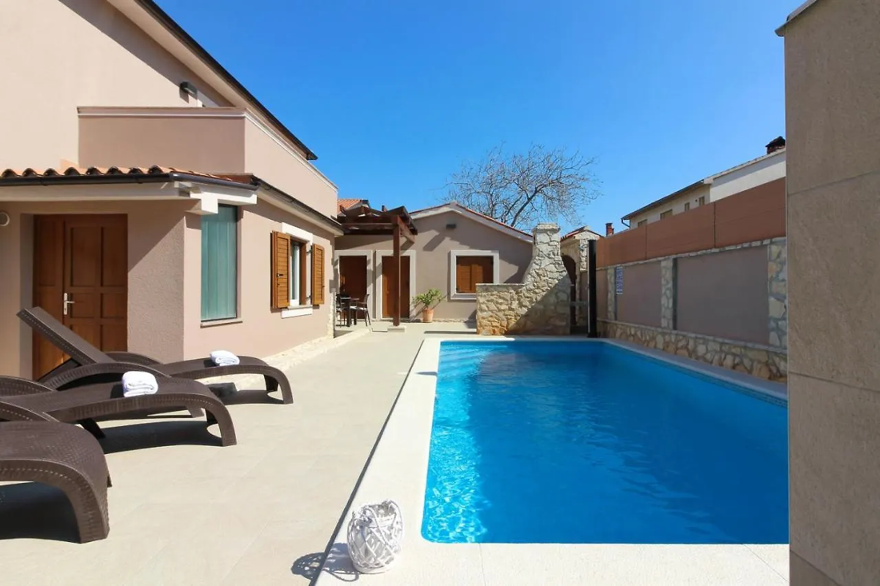 Beautiful Villa Magnifica With Private Pool In Pula Croatia