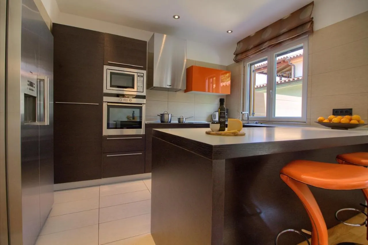Beautiful Villa Magnifica With Private Pool In Pula