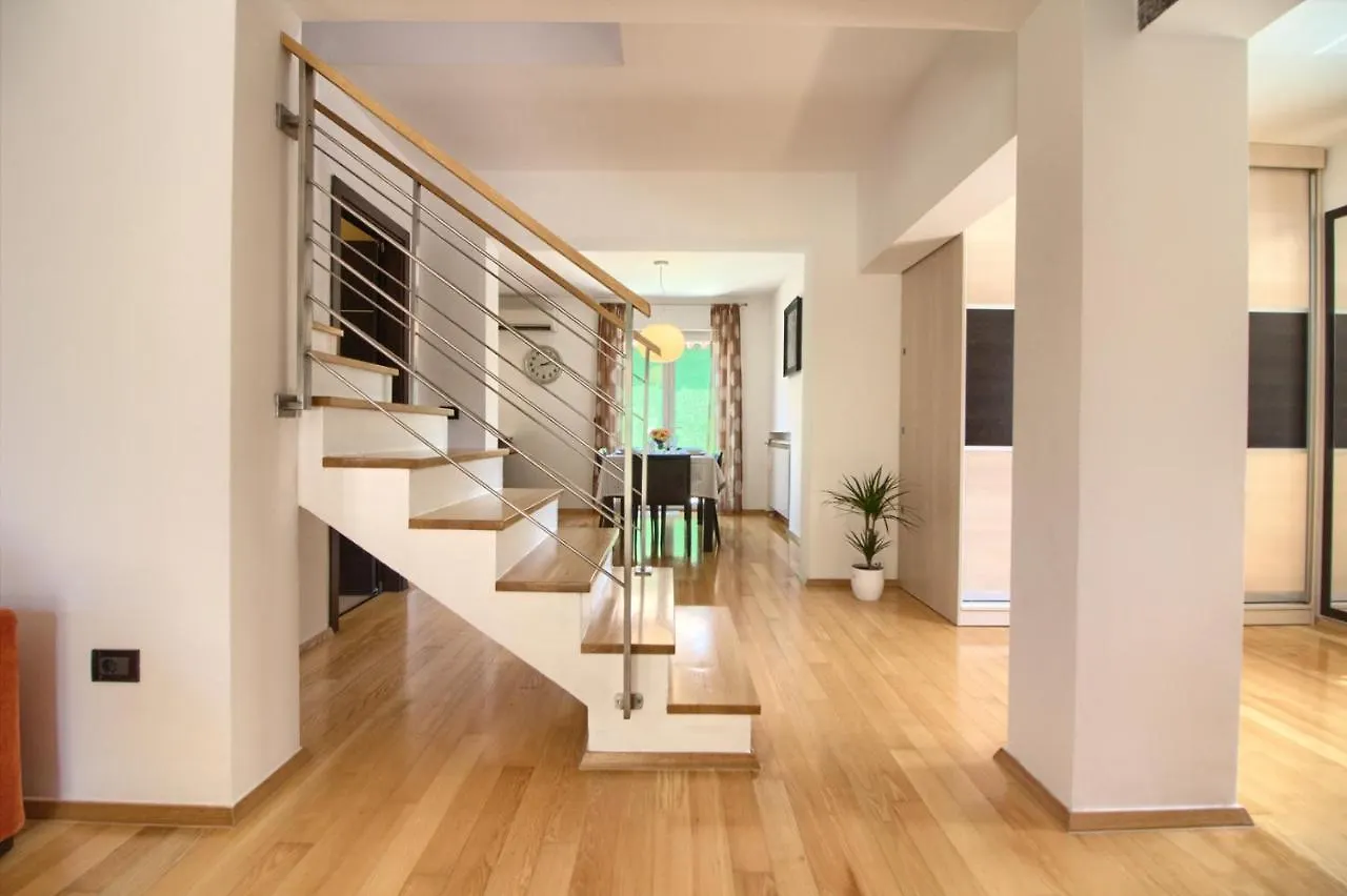 Beautiful Villa Magnifica With Private Pool In Pula