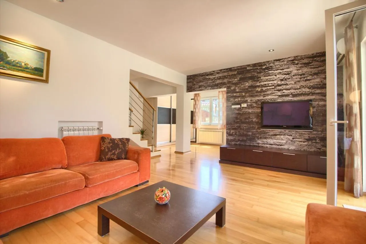 Beautiful Villa Magnifica With Private Pool In Pula