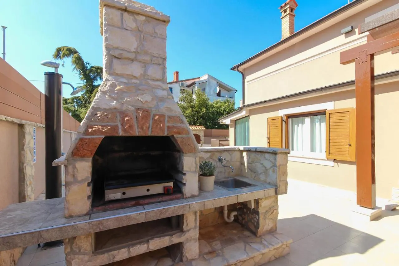 Beautiful Villa Magnifica With Private Pool In Pula
