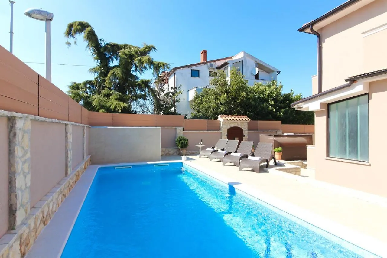 Beautiful Villa Magnifica With Private Pool In Pula